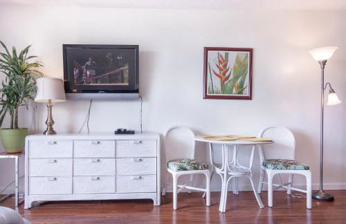 Tropical Studios at Marine Surf Waikiki - FREE PARKING - BEST LOCATION - FULL KITCHEN - SWIMMING POOL - Foto 64