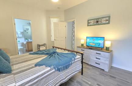 Themed kid bedrooms, 17 miles to Disney and Legoland, private pool, kitchen, wifi, washer, dryer - Foto 23