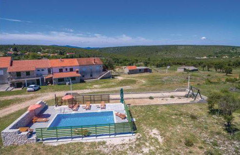 Six-Bedroom Holiday Home In Donje Rastane - Foto 10