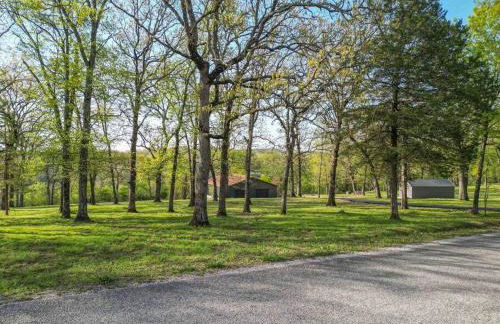 Table Rock Lakefront on 2 Acres with firepit - Foto 28