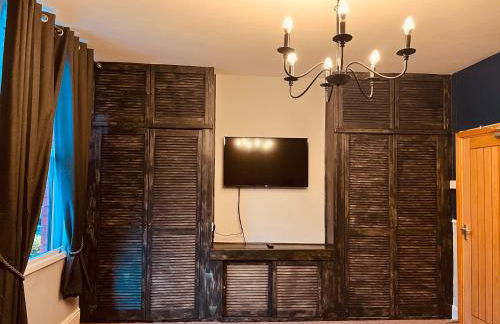 Spacious 5 Bedroom Home in Central Kidderminster with Private Parking and Electric Vehicle Facilities, Easy Access to Birmingham and Nearby Towns - Foto 15