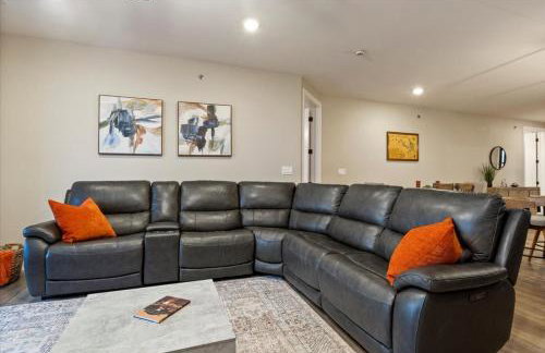 Family-Fun Lakeside Luxury at Topsider in Osage w/ 2 Pools, Prime Views Pack N' Play & Games - Foto 5