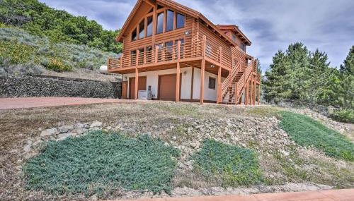 Spacious Hilltop Cabin with Deck and Scenic Views! - Foto 3