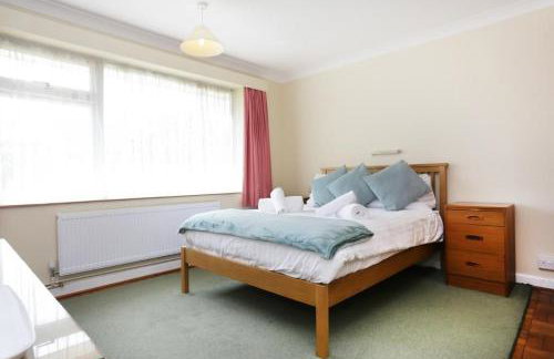 CHURCH ROAD by BOURNECOAST - A Spacious Bungalow in the Popular Hengistbury Head Area Near the Sandy Beaches - HB5830 - Foto 13