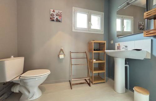 Embruns maison spacieuse rénovée 5 ch 3 sdb 2 WC belle terrasse aménagée barbecue à 250 m de la plage en plein centre d' Arromanches au coeur des plages du débarquement, proximité de Bayeux - Foto 39