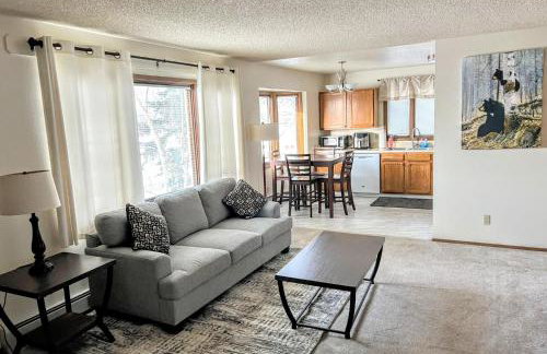 Spacious Downtown 2-bdrm Apartment - Photo 35