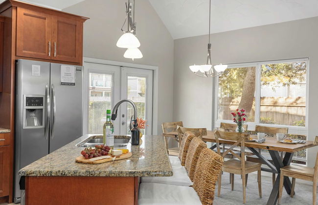 Pelican Retreat by Avantstay 5 Mins TO Beach Pet Friendly w/ Pool & Bbq! - Foto 4