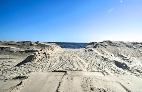 Carefree Coastal Getaway - Walk to Long Beach - Foto 37