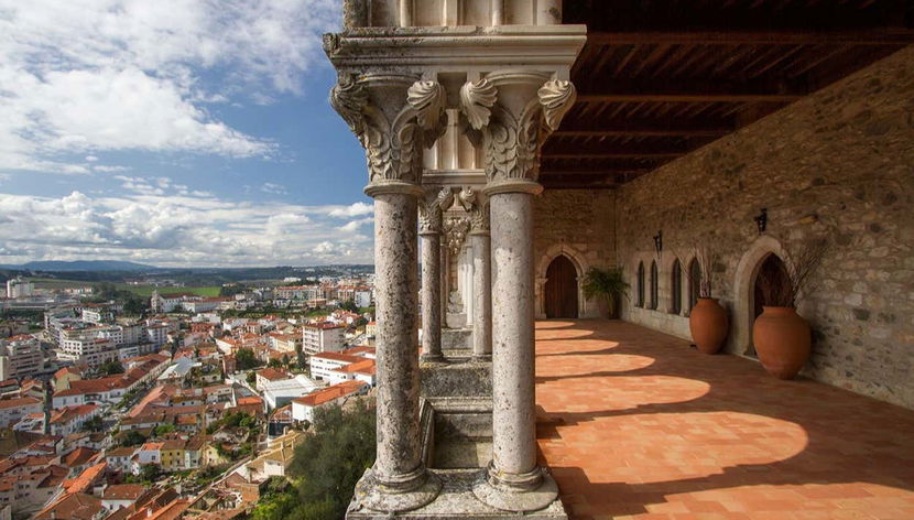 Um dos corredores do Castelo de Leiria