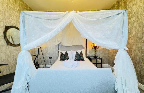 Top Floor Getaway with Cozy Canopy Bed - Foto 7