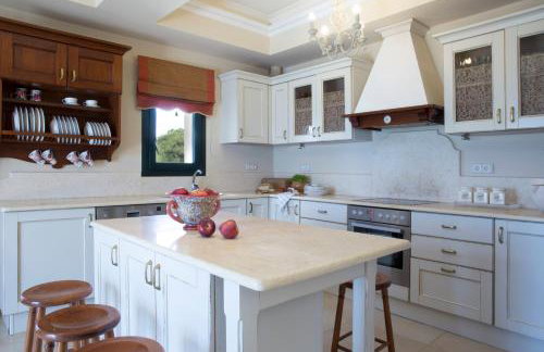 Avra Private Suites - Photo 70