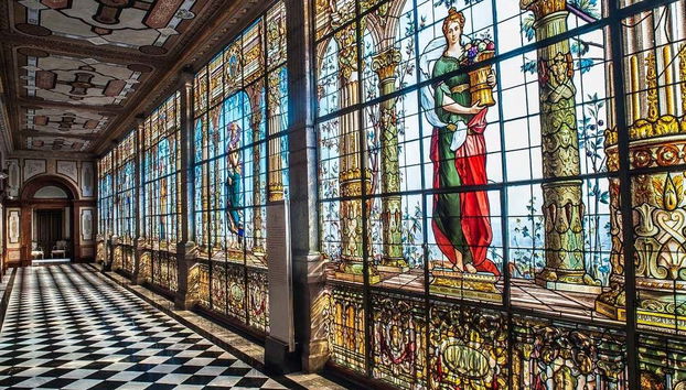 Vous pourrez parcourir les salles et les couloirs du château