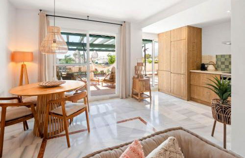 StayatSas Marbella, close to the beach, large 80 m2 terrace, large swimming pools, parking included, 10 minutes from the centre - Foto 45
