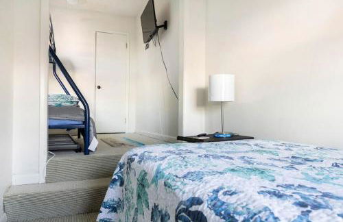 OceanView Oasis - Relax with Hot Tub, Breakfast, Fire Pit & Putting Green! - Foto 24