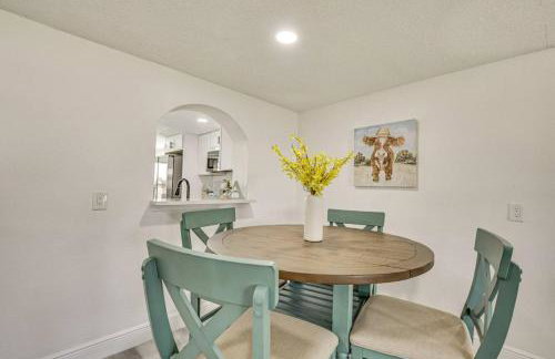 Canal Front Oasis w Heated Pool Close to the Beach - Foto 32