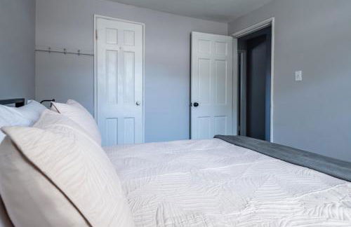 Cozy 2BR Retreat with Workspace - Washer and Dryer - Foto 14