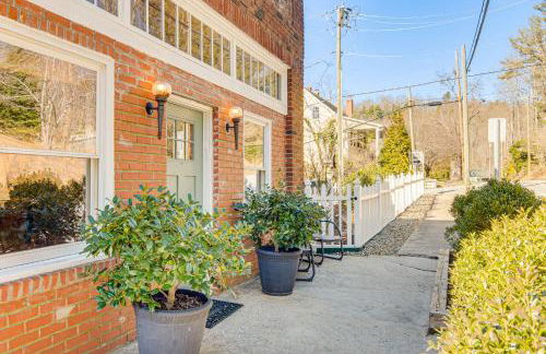 Private Hot Tub, Steps to Main St Saluda Retreat - Foto 42