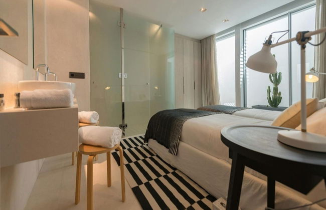 Stunning Villa With Modern Appliances - Photo 22