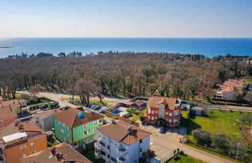 Beautiful Apartment In Umag With Wifi - Foto 9