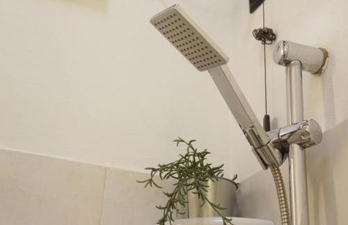 Midnight blues for 3 people near the airport - Foto 7