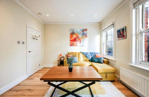Modern 2BR Apartment for Contractors, Balcony & Fast Wi-Fi, W6 - Foto 19