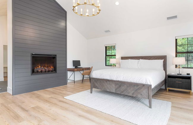 Luxury Retreat, 5mins to the Lake Game Room + Fire Pit Howlite by Avantstay - Foto 2