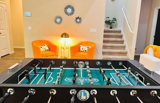 Spacious 4BR Home w Game Room Office Backyard - Foto 25