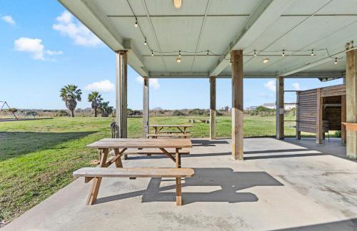 Sand Dollar Beachside 3BR Retreat, Ocean Views, Firepit & Pet Friendly - Foto 48