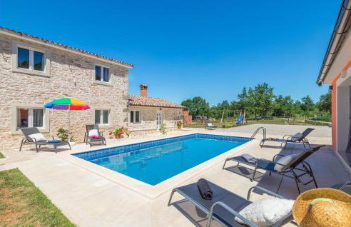 Gorgeous Home In Visnjan With Wifi - Photo 1