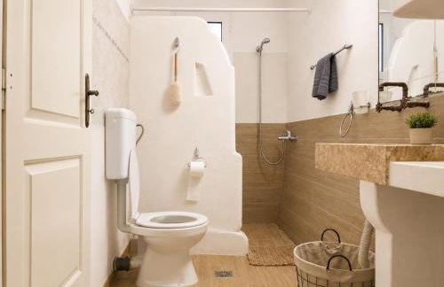 The simple two-bedroom house at Klima Beach - Photo 9