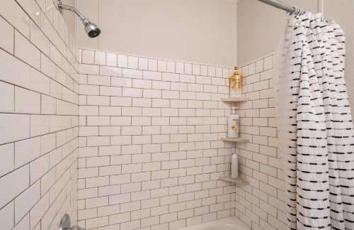 Renovated Bungalow Getaway - Foto 57