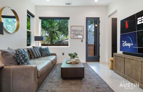 Luxury 2BR 2BA East Austin retreat w yard, deck and garage parking by Austin Vacay - Foto 38