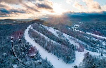 Hot Tub Luxe Retreat • Game Room • Lake • Bryce - Foto 28