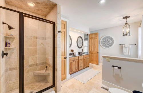 Lake Access and On-Site Creek Lake Toxaway Home! - Foto 19