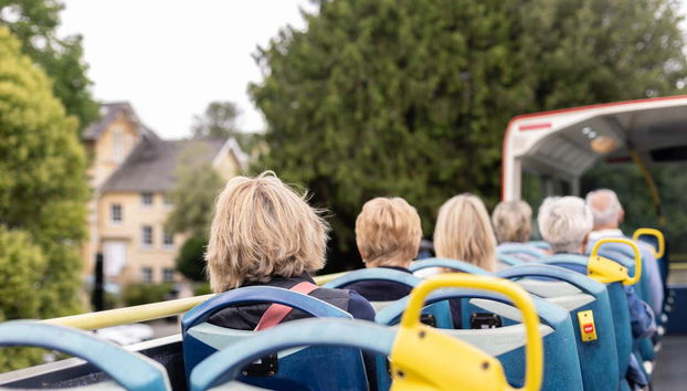 A bordo dell'autobus turistico di Bath