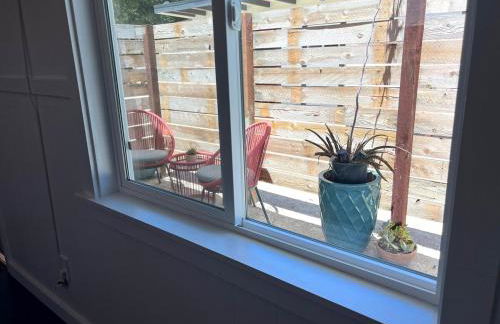 Urban Luxe Retreat l King Bed l Kitchenette - Photo 27