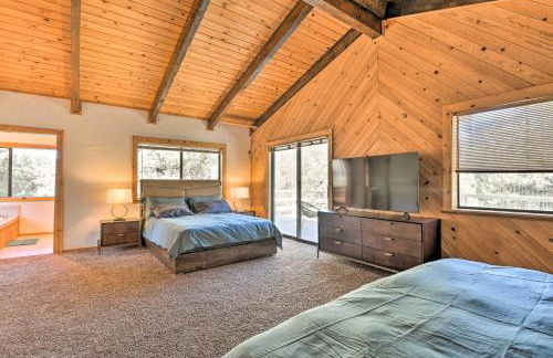 Luxe Escape with Decks, Mtn Views, Game Room! - Foto 11