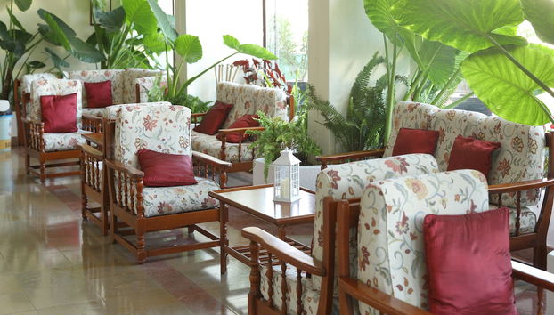 Coin salon dans le hall