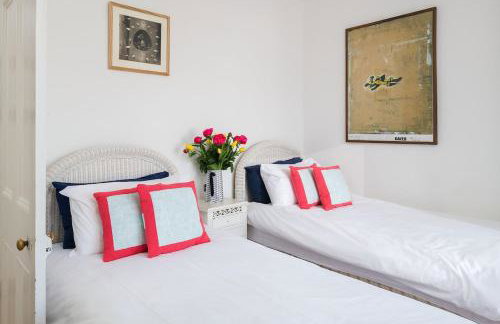 Beautiful family house with amazing sea views - Photo 15