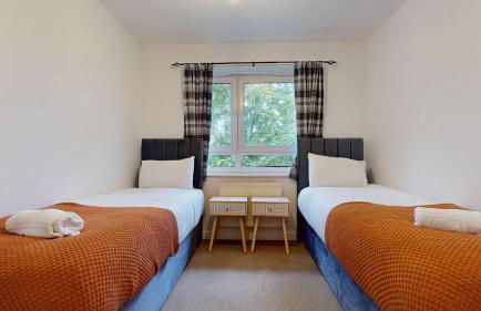 2 Bedroom House Near City Centre with Parking - Foto 13