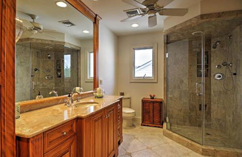 Elegant Riverfront Home with Expansive Views - Foto 13