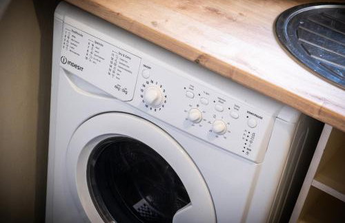 Wheatley House - Great Location - Free Parking, Self-Check-In, Fast Wifi and Smart TVs by Yoko Property - Foto 24