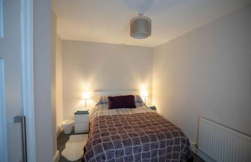 Gloucester City - Birchmore House - 2 Bedroom End Terrace Property Near To City Centre & Hospital With On-Street Parking - Sleeps 5 - Great For Hospital Workers & Contractors - Hosted by RENTMYHOUSE - Foto 16