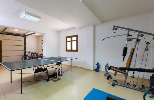 Saridakis Villa, Multi-Generational Escape & Pool, By ThinkVilla - Foto 20