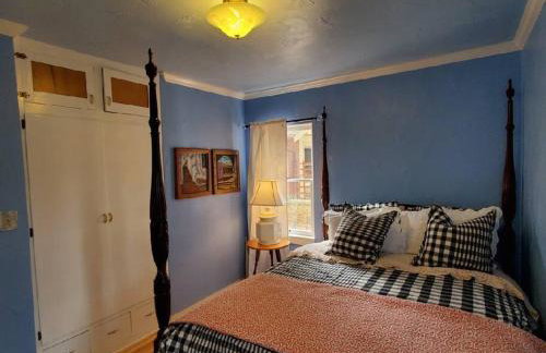 PRIVATE HOME Walk to Downtown CHERRY BLOSSOM COTTAGE Hot Tub SLEEPS UP TO 6 GUESTS - Foto 13