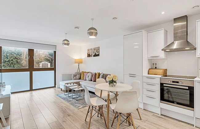 Newly Furnished and Bright Home - Foto 6