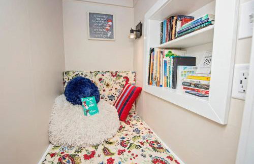 The Cherry St House|Dog Friendly |Sleeps 10 |Near MSU - Foto 23