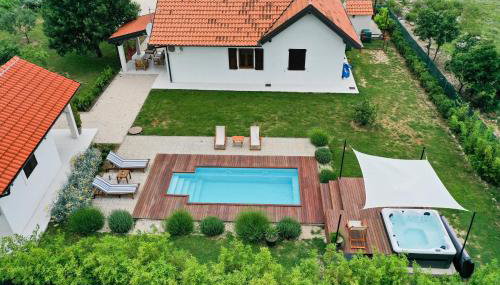 Villa Ena with Pool & Jacuzzi - Foto 3, Garden
