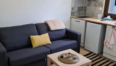 Studio bien équipé et indépendant avec véranda commune - Foto 3