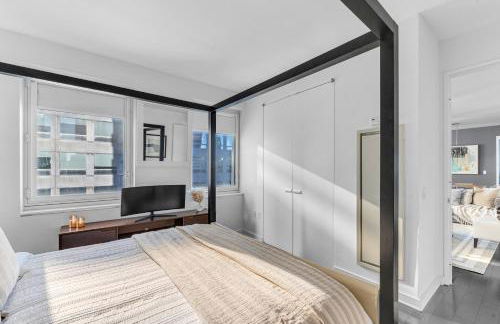 Elegant Midtown Retreat, City Views, Steps to Times Square - Foto 24
